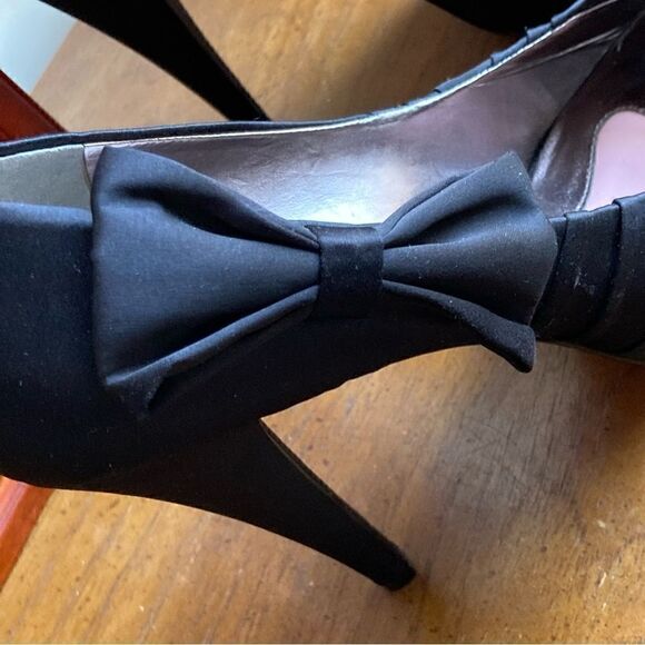Paris Hilton platform Bow Detail Pleated stiletto heels size 9 1/2 - Picture 4 of 16